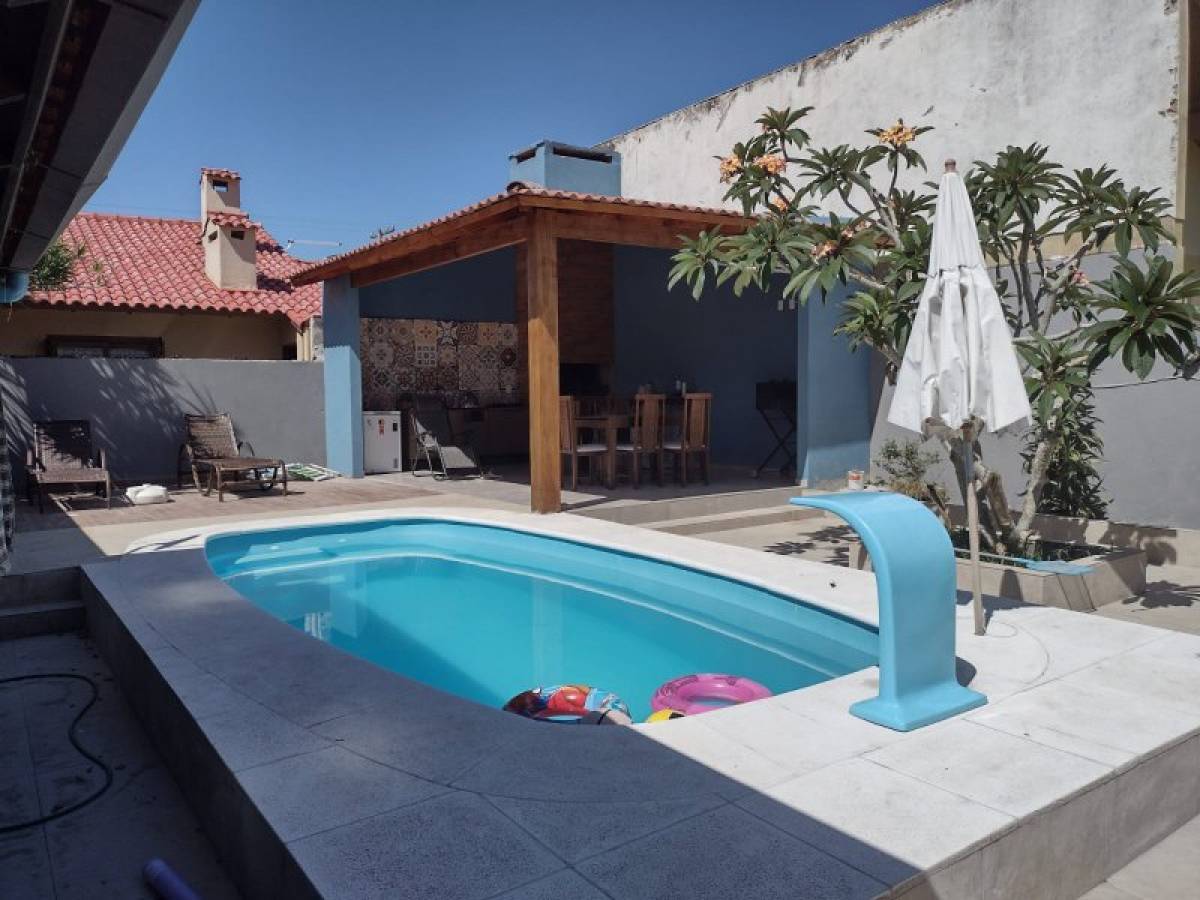 Casa 4 dormitórios para venda, Centro em Imbé | Ref.: 12287